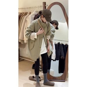 
Thickened velvet windbreaker jacket for women in winter, high-end retro stand-up collar overcoat, warm mid-length coat top
