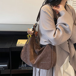 Amy Rabbit Women's Bag 2026 New Retro Commuter Versatile Fashionable Niche Large Capacity Casual Shoulder Crossbody Bag