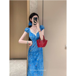 French-Style Blue V-Neck Floral Dress for Women, Summer Seaside Vacation, High-End, Elegant and Beautiful Waist-Cinching Long Dress