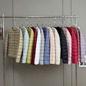 
Order from a major factory! White duck down is light and warm, solid color round neck short down jacket with storage bag for women in autumn and winter