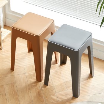 Plastic stools are thick and stacked for a long time and comfortable
