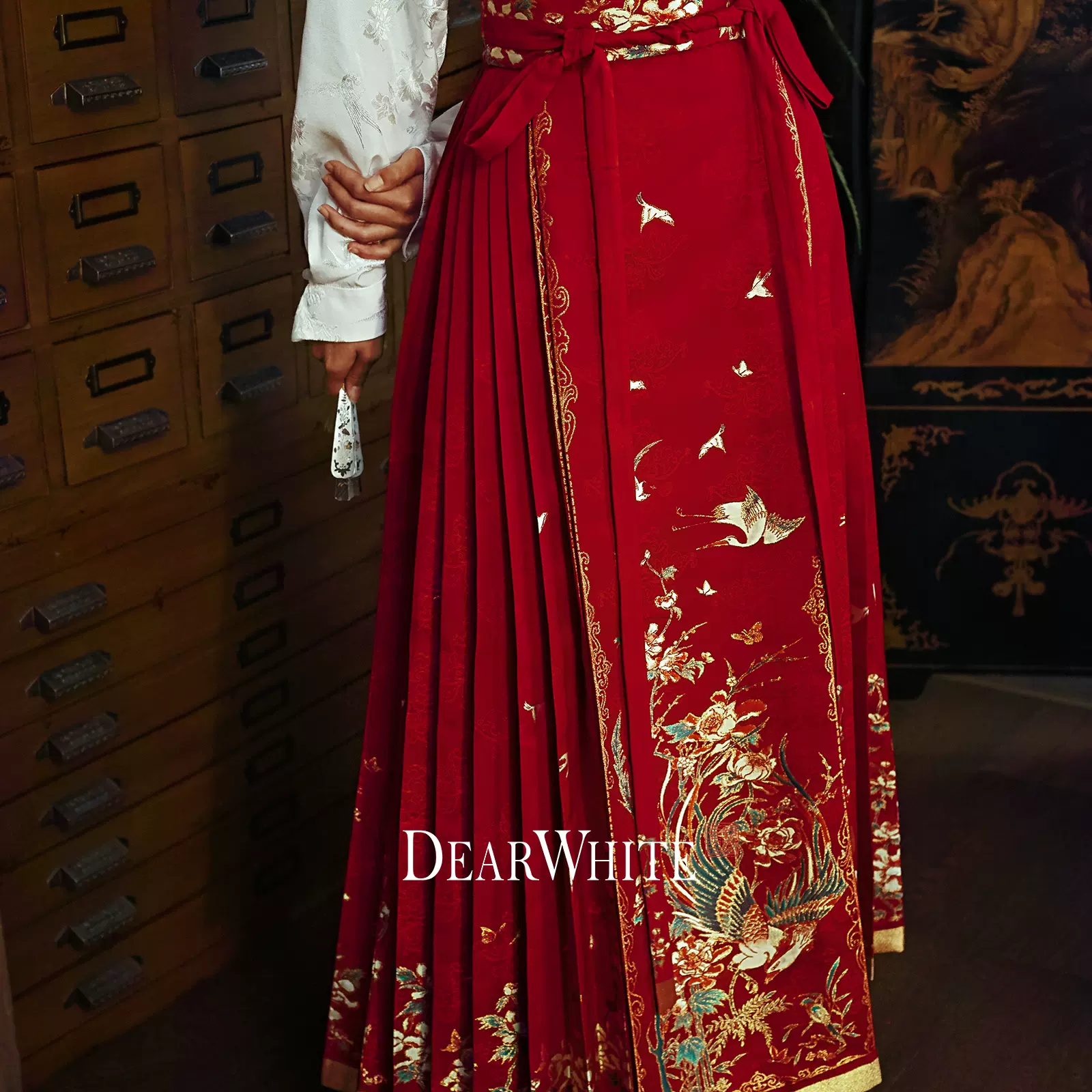 百鳥朝鳳披風 白赤金色ロングアウター　中国伝統衣装　織錦　西陣織　結婚式明製漢服 百鳥朝鳳披風 白赤金色ロングアウター 中国伝統衣装 織錦 西陣織