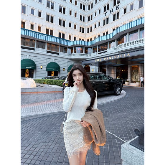 
Han Yujia [Torino] sheep wool round neck white sweater women's autumn pullover top lace skirt suit