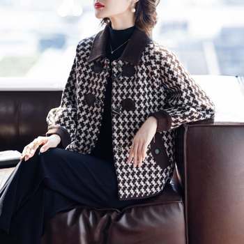Western style mother's autumn and winter coat, autumn top, short fashion, middle-aged and elderly women over 50 years old 2025 new style