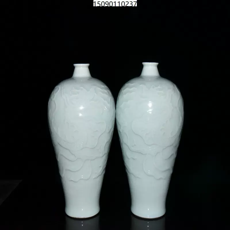 旧藏古玩瓷器元代甜白釉雕刻龙纹梅瓶一对【