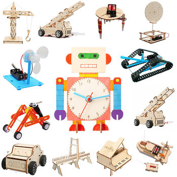 Elementary school students make science and technology small robot clock science