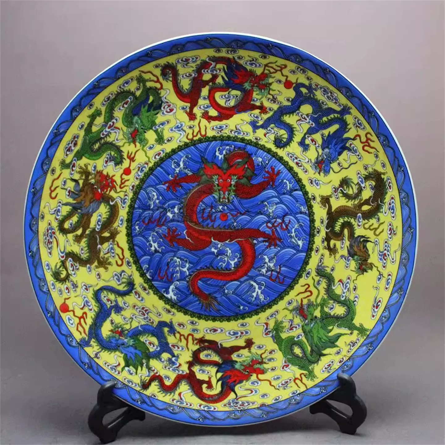 旧家蔵出　清国時代　大型　乾隆鬥彩穿花龍紋 逸品　置物 館藏乾隆鬥彩御瓷領銜HK$1.62億的香港佳士得古董專場| 拍賣新聞