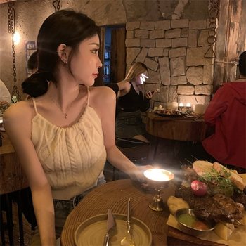 Fat mm hot girl heavy worker retro wearing hanging neck vest
