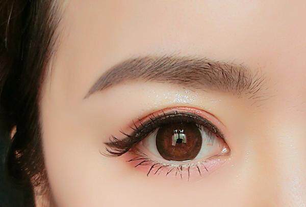 听说最近网红博主都换上了小山眉!