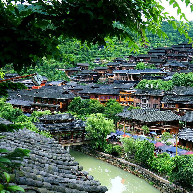 贵州旅游黄果树瀑布小七孔西江千户苗寨梵净山镇远6天5晚跟团纯玩