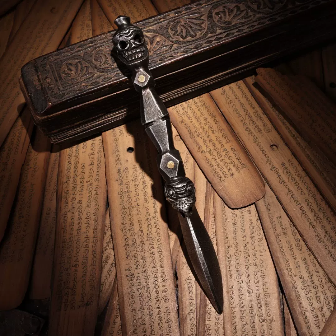 中国古美術・蔵伝工芸・寒鉄彩絵金剛降魔杵・手工錾刻・文房置物・鎮宅辟邪・風水法具 中国古美術・蔵伝工芸・寒鉄彩絵金剛降魔杵・手工錾刻・文房置物