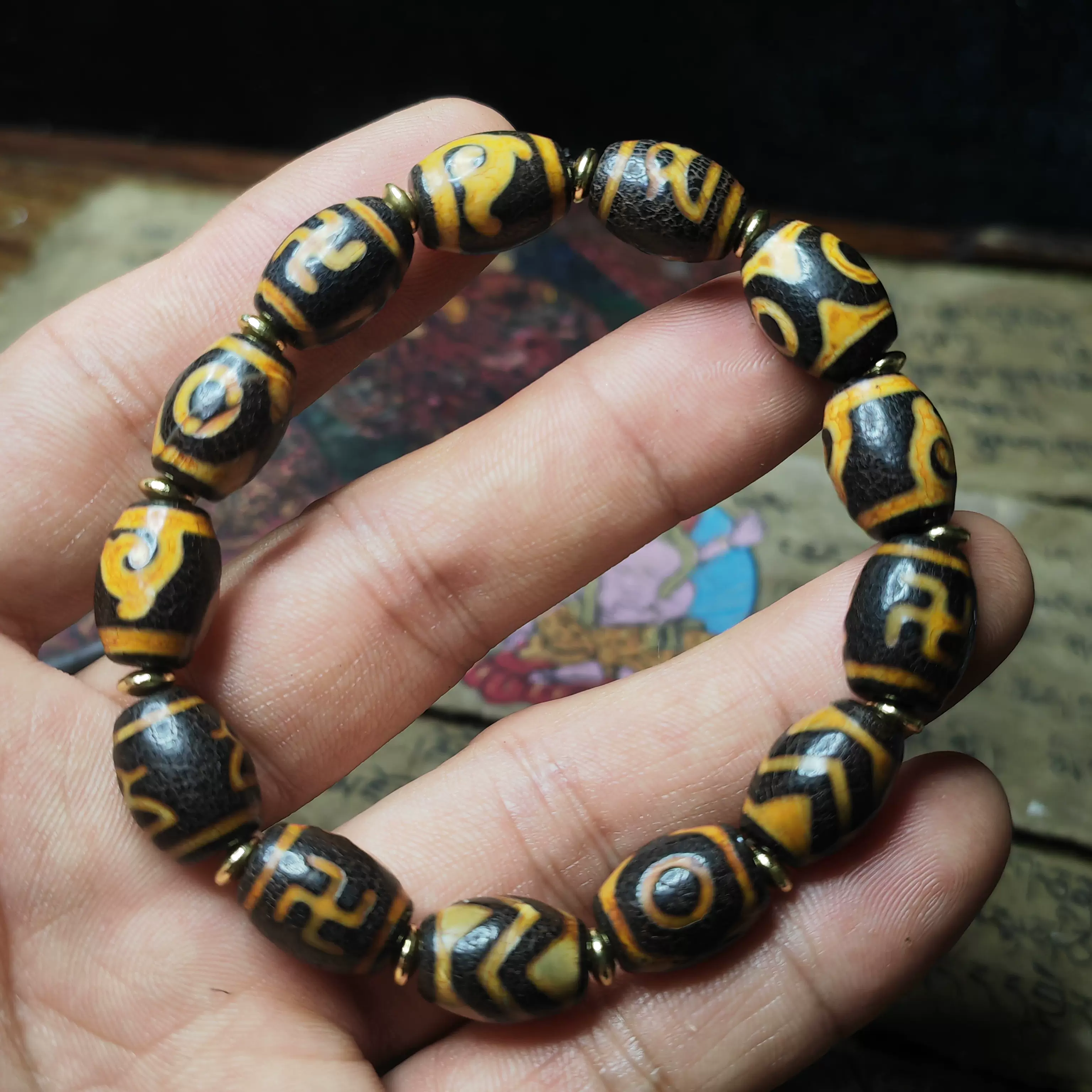 上肯天珠‼️西蔵護摩供龍紋彫刻出世三面大黒天梵字天珠 上肯天珠‼️西蔵護摩供龍紋彫刻出世三面大黒天梵字天