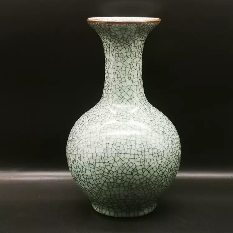 中国古美術品、宋代官窑瓷器、金丝铁线。高约24厘米。 中国古美術品、宋代官窑瓷器、金丝铁线。高约24厘米。