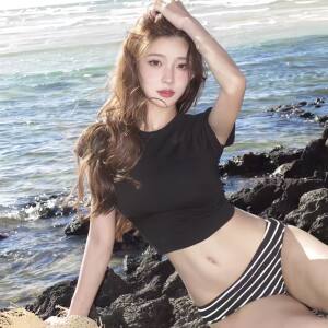 Swimsuit women's retro simple black and white striped short sleeves small breasts bikini sexy ladies split body covering flesh to make them look slimming hot spring
