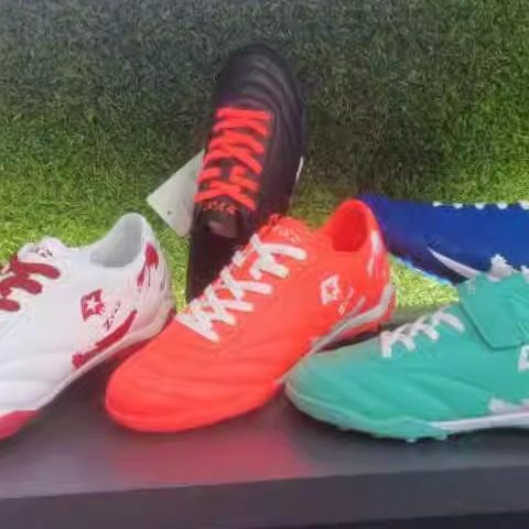 Left and right boy youth net cloth football shoes men and women magic stickers TF sneakers, boys students breathable summer training shoes
