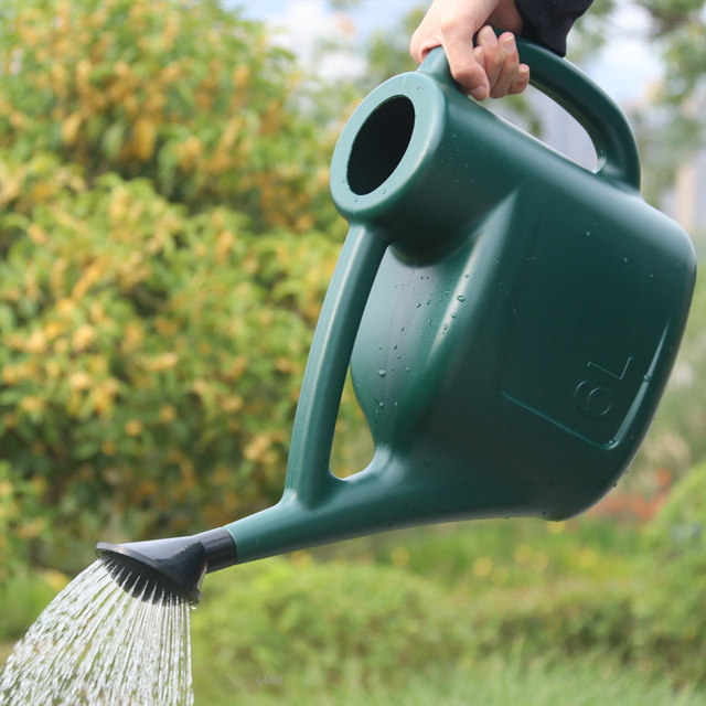 Thickened large diameter sprinkler kettle large flower watering kettle household plastic watering kettle long mouth flower sprinkler kettle gardening vegetable watering kettle
