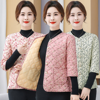 
Mom, middle-aged and elderly people with velvet and thickened warm vest