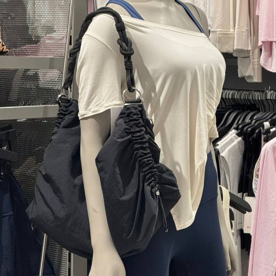 
Australian Lululemon Convertible Ruched Crossbody Bay Casual Sports Bag Shoulder Bag