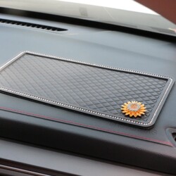 High-Temperature Resistant Car Anti-Slip Mat, High-End Dashboard Storage Mat for Men and Women, Center Console Phone Holder Anti-Slip Mat