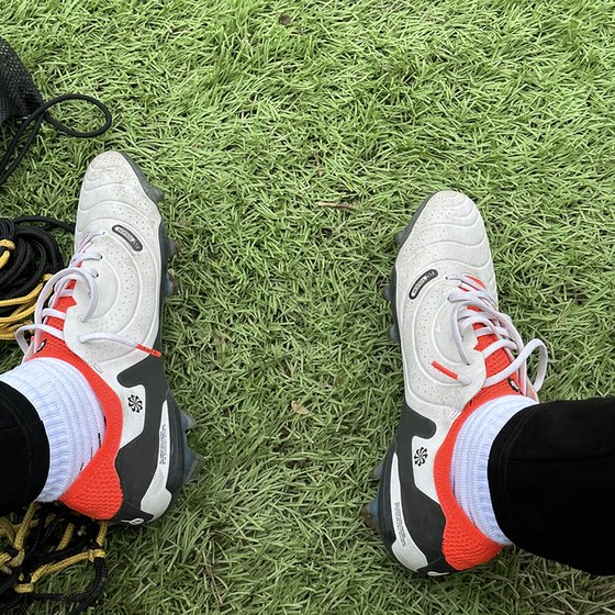 
Blue Moon Star: Tiempo Legend FG Spike Legend 10th Generation Guard Van Dijk Mushara Football Shoes