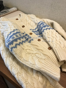 
Huge! The milk is soft and glutinous ~ 100% wool retro contrasting color single-breasted twist sweater cardigan for women