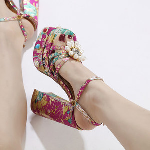 
2023 new high-heeled waterproof platform banquet women's satin sandals large-size fashion show style color fish mouth shoes