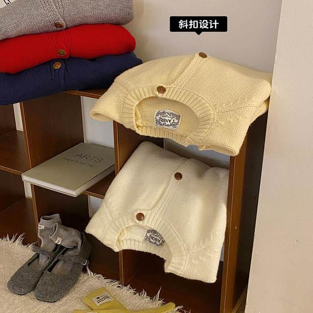 Clearance small person with a unique round neck cream yellow sweater cardigan for women's winter short thickened soft and glutinous style knitted jacket