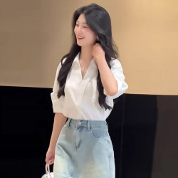 White Commuter Shirt for Women 2026 New Popular Summer French-Style Shirt V-Neck Short-Sleeve Top with Unique Design
