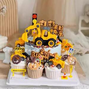 Birthday cake decorative ornament car excavator baking plug -in home car supplies Creative cute toys
