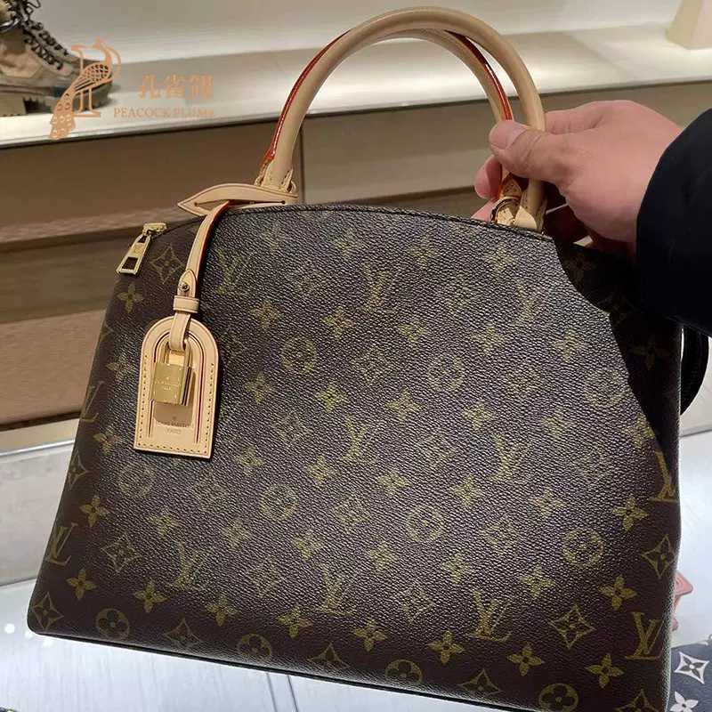 LOUIS VUITTON GRAND PALAIS in MONOGRAM CANVAS. ITEM# M45898. NEW