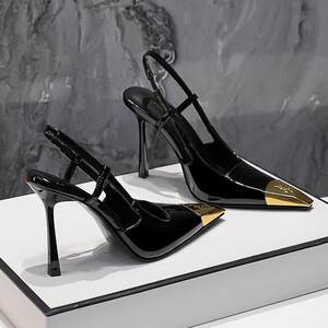 Popular forest with the same metal square side -to -head sexy rear empty fashion sandals female black patent leather fine heel high heel high heels
