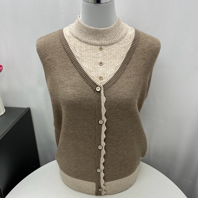 
Mom's velvet sweater for women in winter, one-piece velvet for middle-aged and elderly people, loose and warm, with fake two-piece tops and bottoming shirts