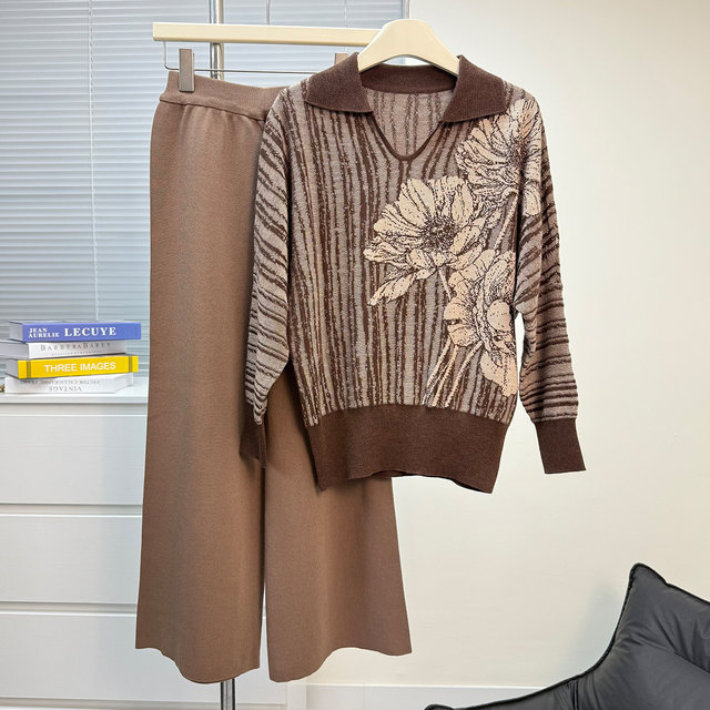 
Mom's autumn suit two-piece set middle-aged and elderly women's clothing 2025 new loose tops and pants mother-in-law sweater