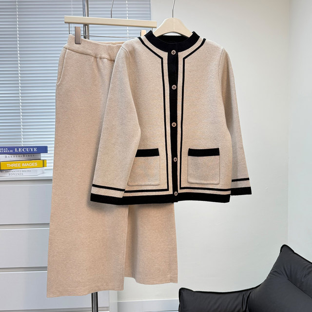 
Mom's autumn suit middle-aged and elderly fashion women's loose cardigan top wide-leg pants autumn and winter sweater women's two-piece suit