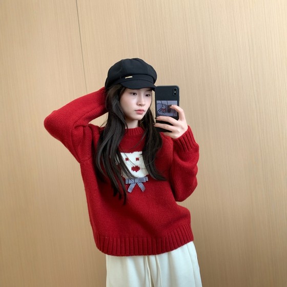 
In addition, the cartoon puppy pullover thickened sweater for women 2025 winter new style casual lazy knitted top can be worn outside