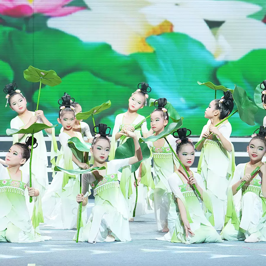 六一江南可采莲儿童舞蹈演出服小荷叶道具荷花仙子