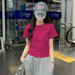 Trendy and Youthful Short-Sleeved T-Shirt for Women with a Stylish and Unique Hong Kong-Style Chic Design That Hides Flaws
