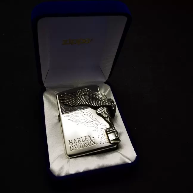 Zippo全新2000年纪念双底刻日版原厂哈雷火焰大侧鹰轻微存储擦丝-Taobao