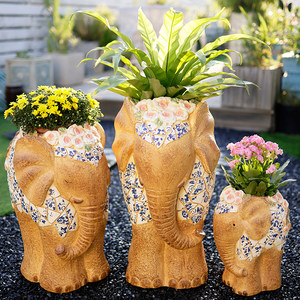 
Villa garden elephant decorative ornaments animal creative Internet celebrity bed and breakfast rural courtyard landscaping retro gardening flower pots