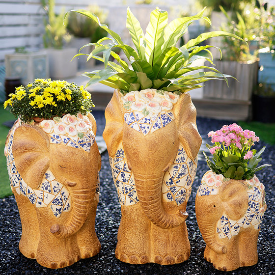 
Villa garden elephant decorative ornaments animal creative Internet celebrity bed and breakfast rural courtyard landscaping retro gardening flower pots