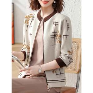 
2025 new middle-aged mother spring and autumn short jacket top middle-aged and elderly women's fashionable thin knitted jacket
