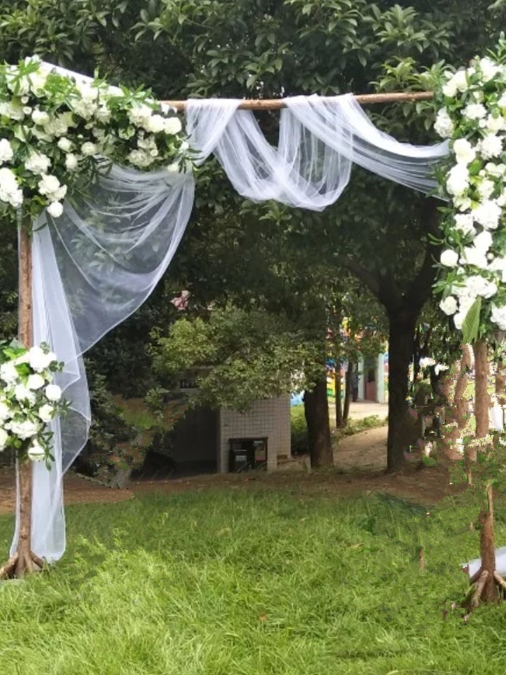 森系草坪婚礼拱门
