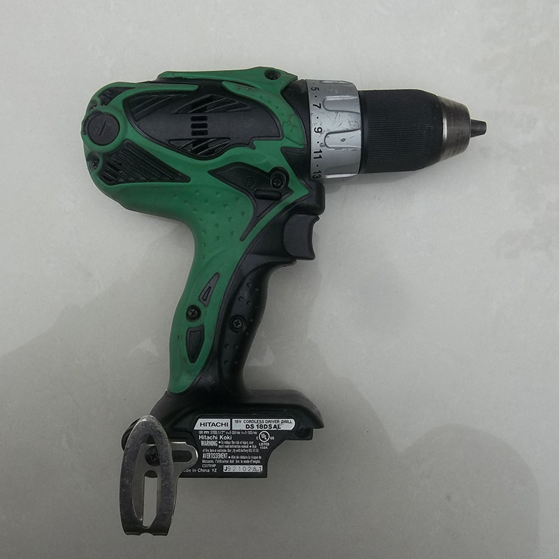 일본에서 수입된 히타치 브랜드 18V 충전식 2단 전기 핸드 드릴 플랫 드릴 |