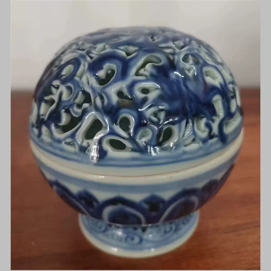 明青花釉里紅もつれ枝莲紋民窯三脚香炉模文玩古品古装飾復古置物を作ります