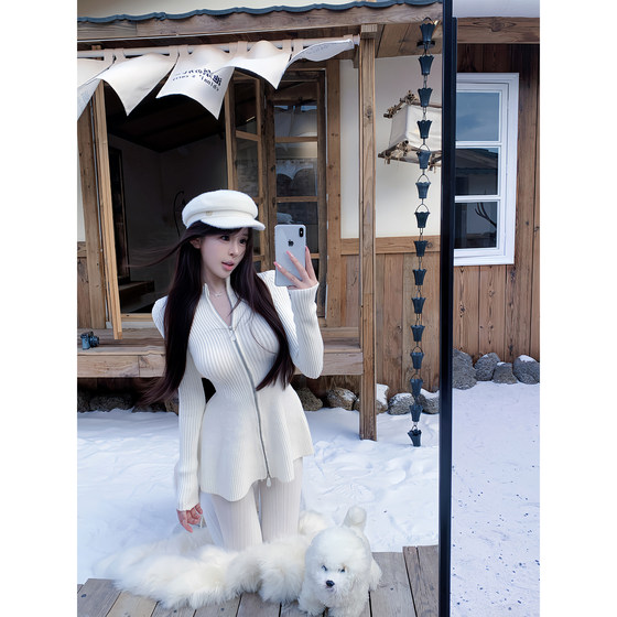 
Xiang Swaner long-sleeved knitted dress 2025 winter new slim fit inner A-line skirt white temperament skirt