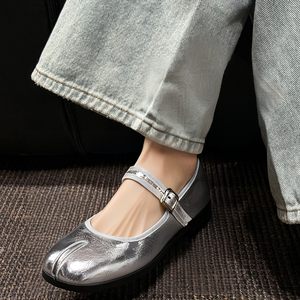 
Lady Black's handmade French silver Mary Jane low-heeled women's buckle shallow mouth large size split-toe soft shoes 414243