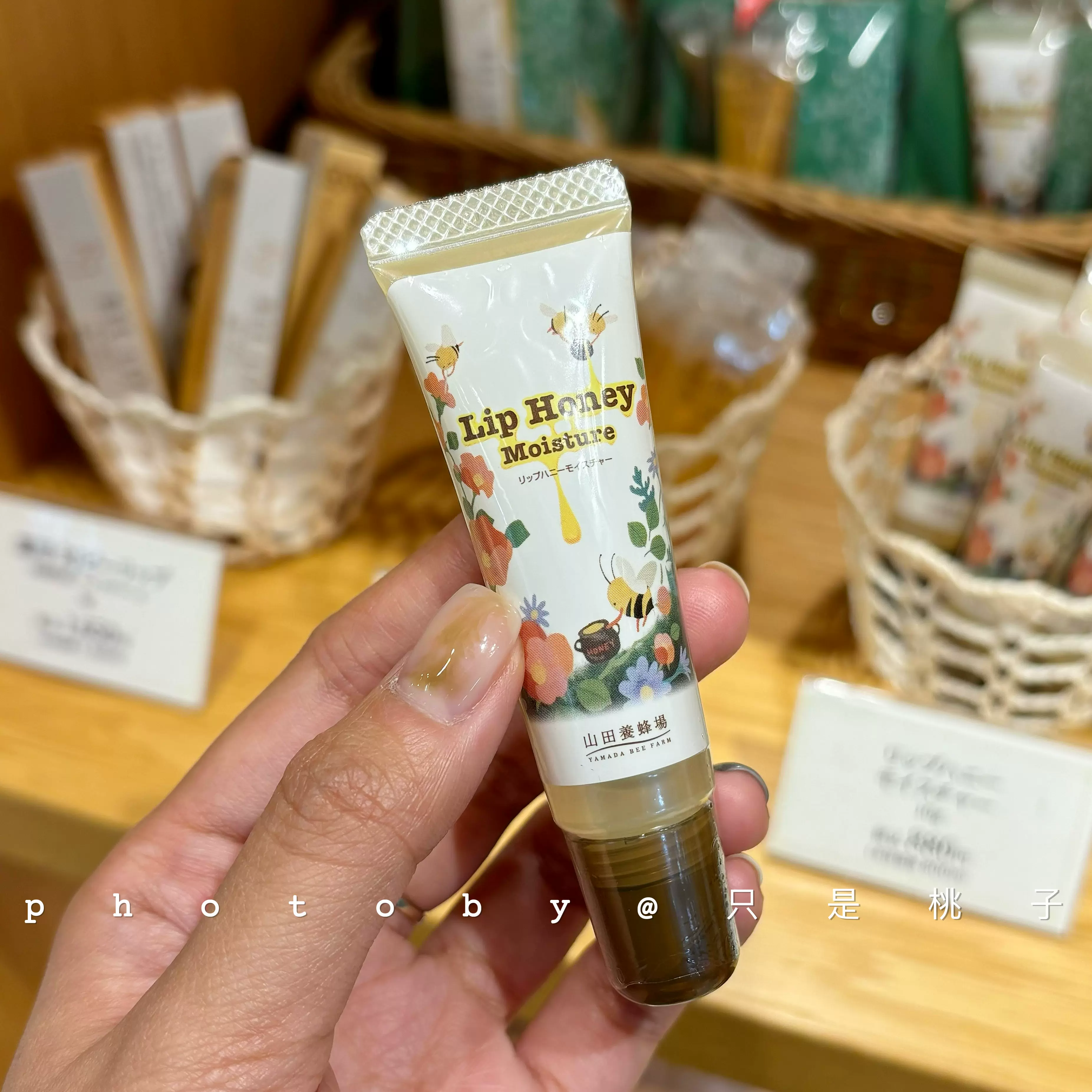 蜂蜜对唇部的好处和坏处(蜂蜜能滋润嘴唇吗) 蜂蜜对唇部的好处和坏处(蜂蜜能滋润嘴唇吗)