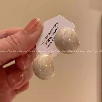 
French retro milky white glaze bean stud earrings