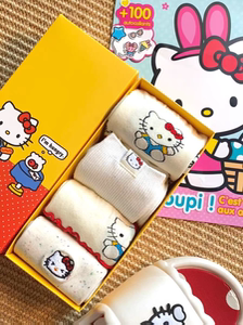 
4 pairs in a gift box! Very suitable for gifting kitty girls, the pattern is cute