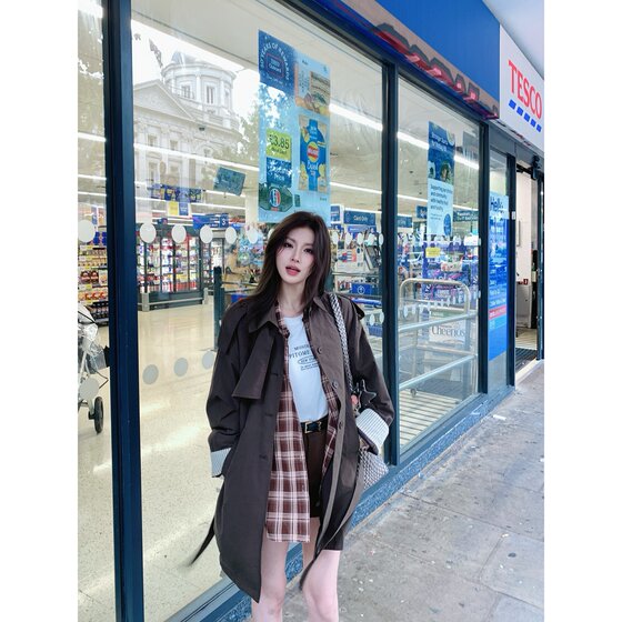 
Little Elephant [Notting Hill Street Corner] Korean style lapel splicing striped sleeves silhouette waist windbreaker jacket women's mid-length